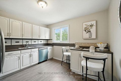 Photo 17 at 29 - 601 Galahad Drive, Eastdale, Oshawa