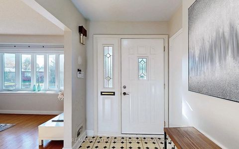 Photo 1 at 331 Boisdale Avenue, Harding, Richmond Hill