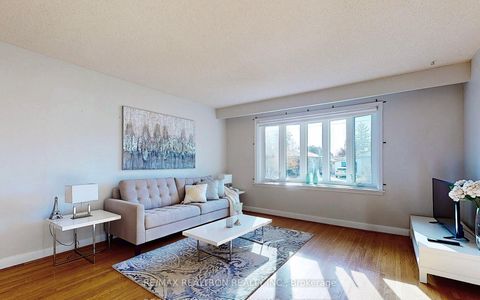 Photo 4 at 331 Boisdale Avenue, Harding, Richmond Hill