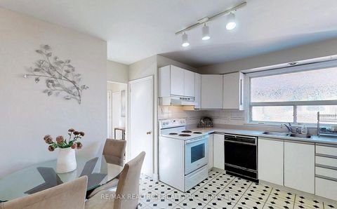 Photo 11 at 331 Boisdale Avenue, Harding, Richmond Hill