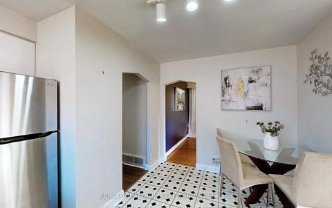 Photo 13 at 331 Boisdale Avenue, Harding, Richmond Hill