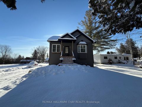 Photo 1 at 1047 LARCH Street, Rural Innisfil, Innisfil
