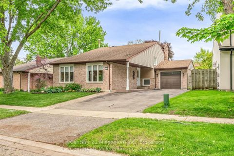 Photo 1 at 43 Stoddart Drive, Aurora Highlands, Aurora