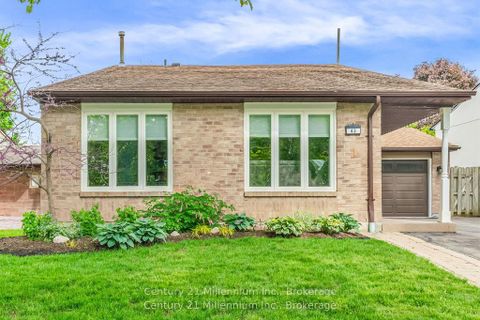 Photo 4 at 43 Stoddart Drive, Aurora Highlands, Aurora