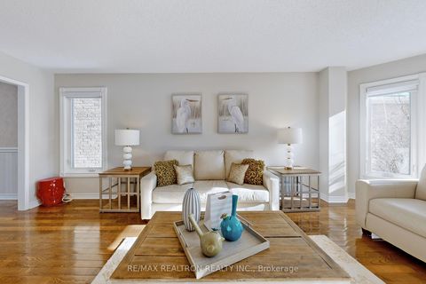 Photo 2 at 204 Chelwood Drive, Brownridge, Vaughan