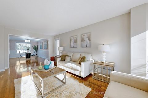 Photo 3 at 204 Chelwood Drive, Brownridge, Vaughan