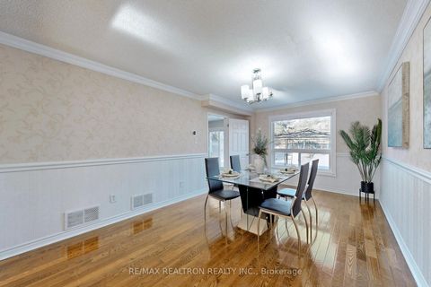 Photo 6 at 204 Chelwood Drive, Brownridge, Vaughan