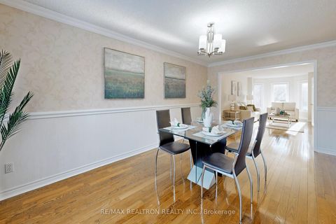 Photo 7 at 204 Chelwood Drive, Brownridge, Vaughan