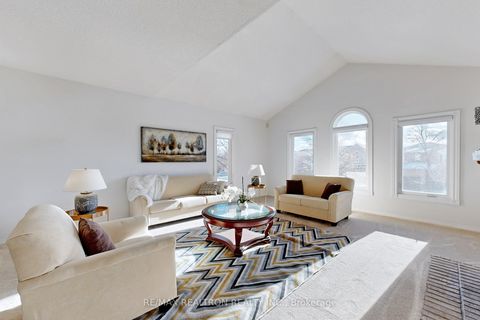 Photo 8 at 204 Chelwood Drive, Brownridge, Vaughan