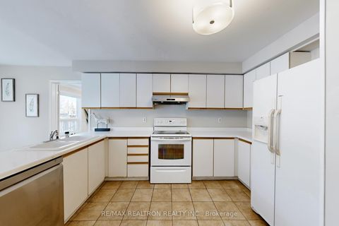 Photo 14 at 204 Chelwood Drive, Brownridge, Vaughan