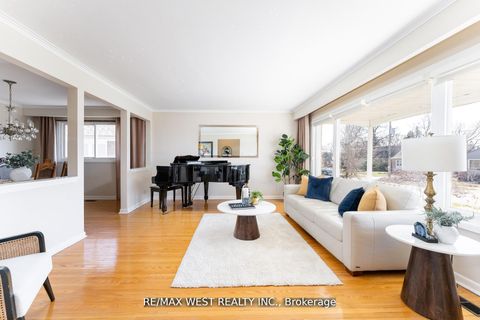 Photo 4 at 28 Braywin Drive N, The Westway, Toronto