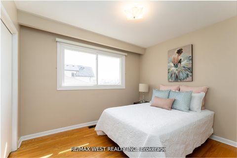 Photo 10 at 28 Braywin Drive N, The Westway, Toronto