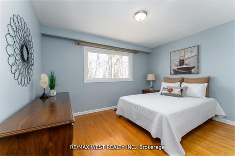 Photo 11 at 28 Braywin Drive N, The Westway, Toronto