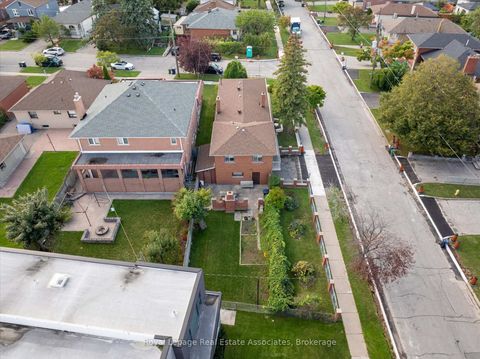 Photo 6 at 135 Jay Street, Maple Leaf, Toronto