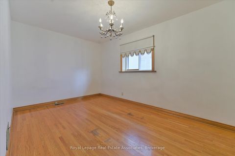 Photo 15 at 135 Jay Street, Maple Leaf, Toronto