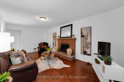 Photo 16 at 62 Luba Avenue, Devonsleigh, Richmond Hill