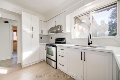 Photo 12 at 31 Sussex Avenue, Crosby, Richmond Hill