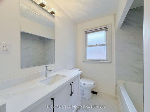 Photo 14 at 31 Sussex Avenue, Crosby, Richmond Hill