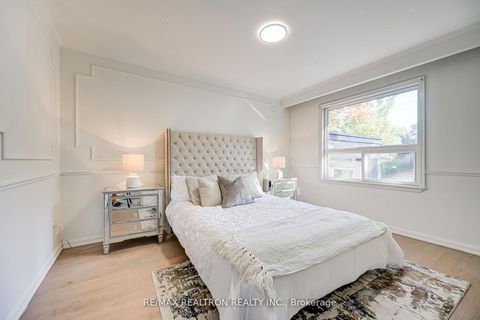 Photo 16 at 31 Sussex Avenue, Crosby, Richmond Hill