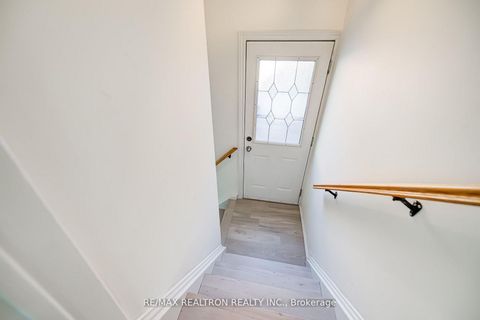 Photo 20 at 31 Sussex Avenue, Crosby, Richmond Hill