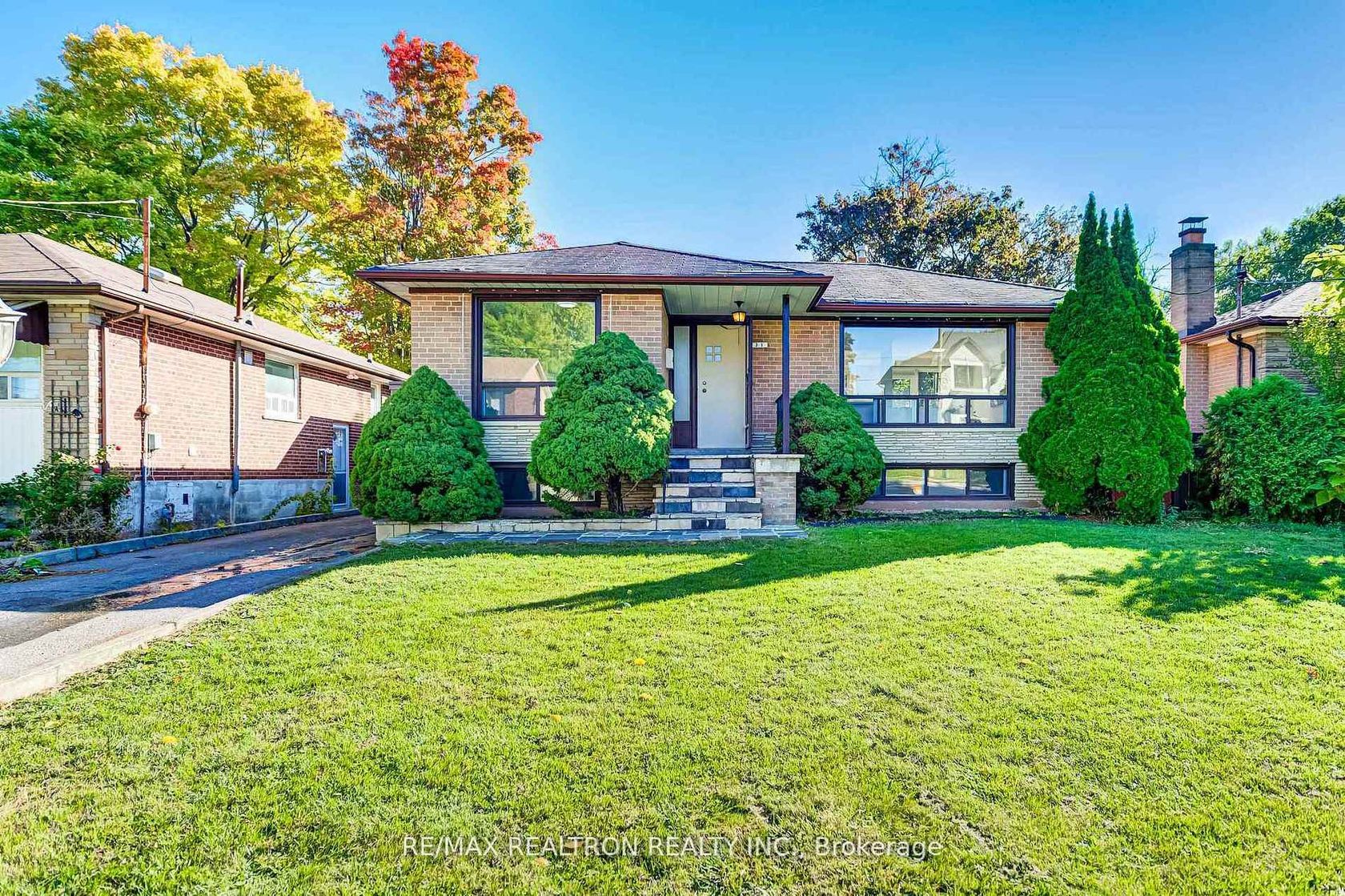 31 Sussex Avenue, Crosby, Richmond Hill 