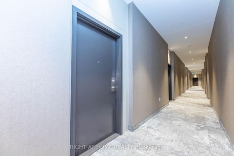 Photo 5 at 212 - 60 Honeycrisp Crescent, Vaughan Corporate Centre, Vaughan