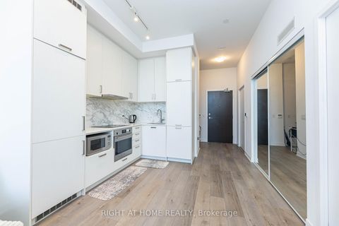 Photo 14 at 212 - 60 Honeycrisp Crescent, Vaughan Corporate Centre, Vaughan