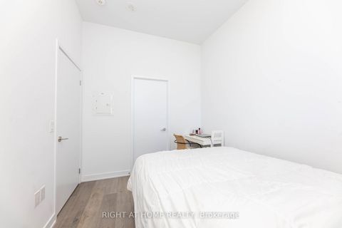 Photo 21 at 212 - 60 Honeycrisp Crescent, Vaughan Corporate Centre, Vaughan