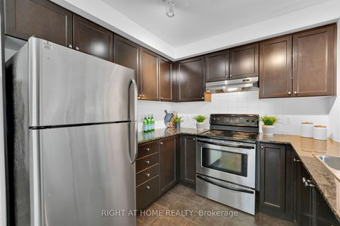 Photo 3 at 710 - 2 Maison Parc Court, Lakeview Estates, Vaughan