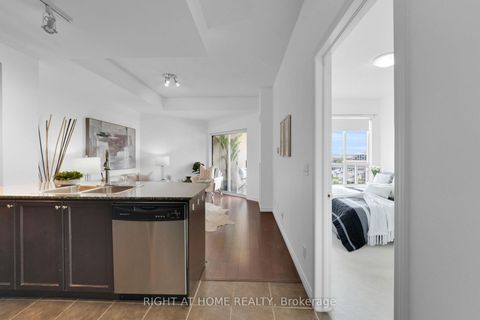 Photo 4 at 710 - 2 Maison Parc Court, Lakeview Estates, Vaughan