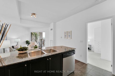 Photo 5 at 710 - 2 Maison Parc Court, Lakeview Estates, Vaughan