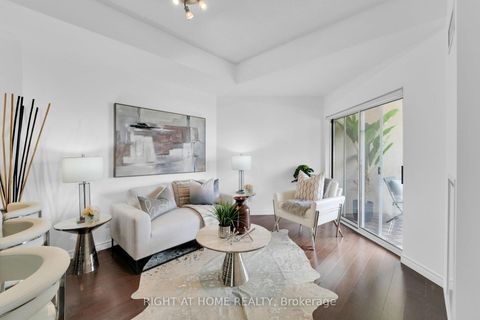 Photo 8 at 710 - 2 Maison Parc Court, Lakeview Estates, Vaughan