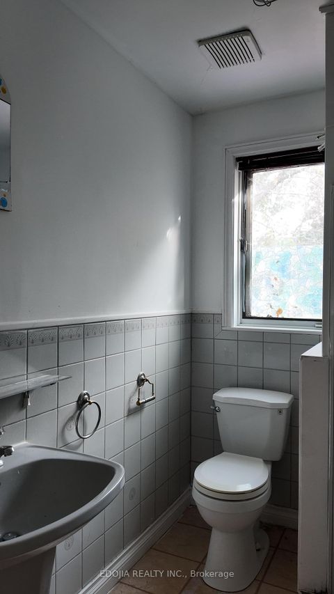 Photo 5 at 251 Spring Garden Avenue, Willowdale East, Toronto