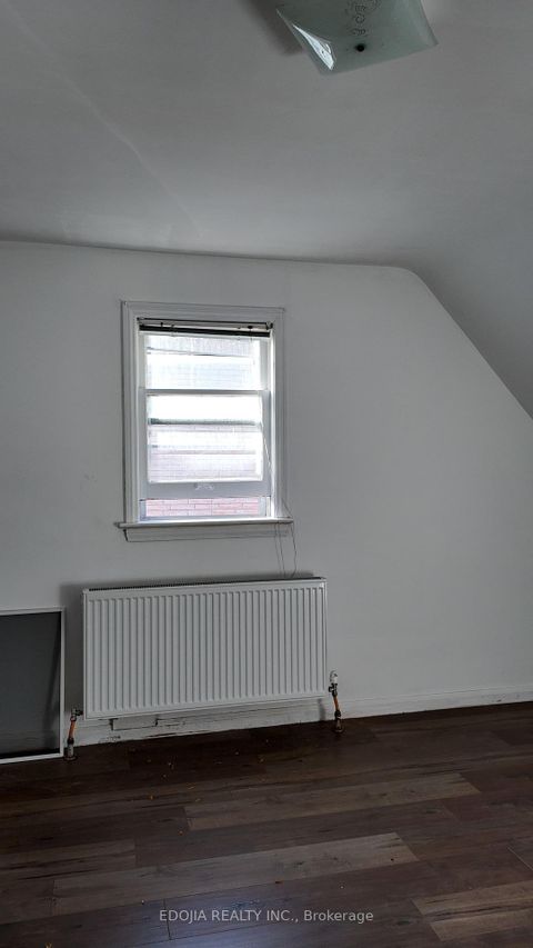 Photo 8 at 251 Spring Garden Avenue, Willowdale East, Toronto