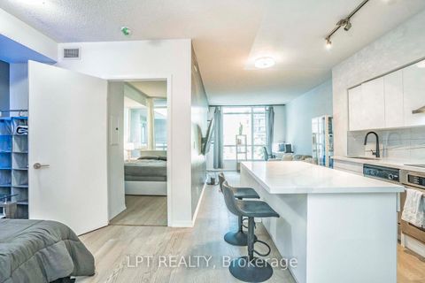 Photo 8 at 217 - 215 Fort York Boulevard, Niagara, Toronto