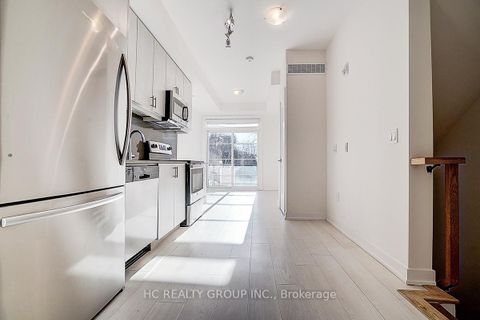 Photo 11 at 31 - 57 Finch Avenue W, Willowdale West, Toronto
