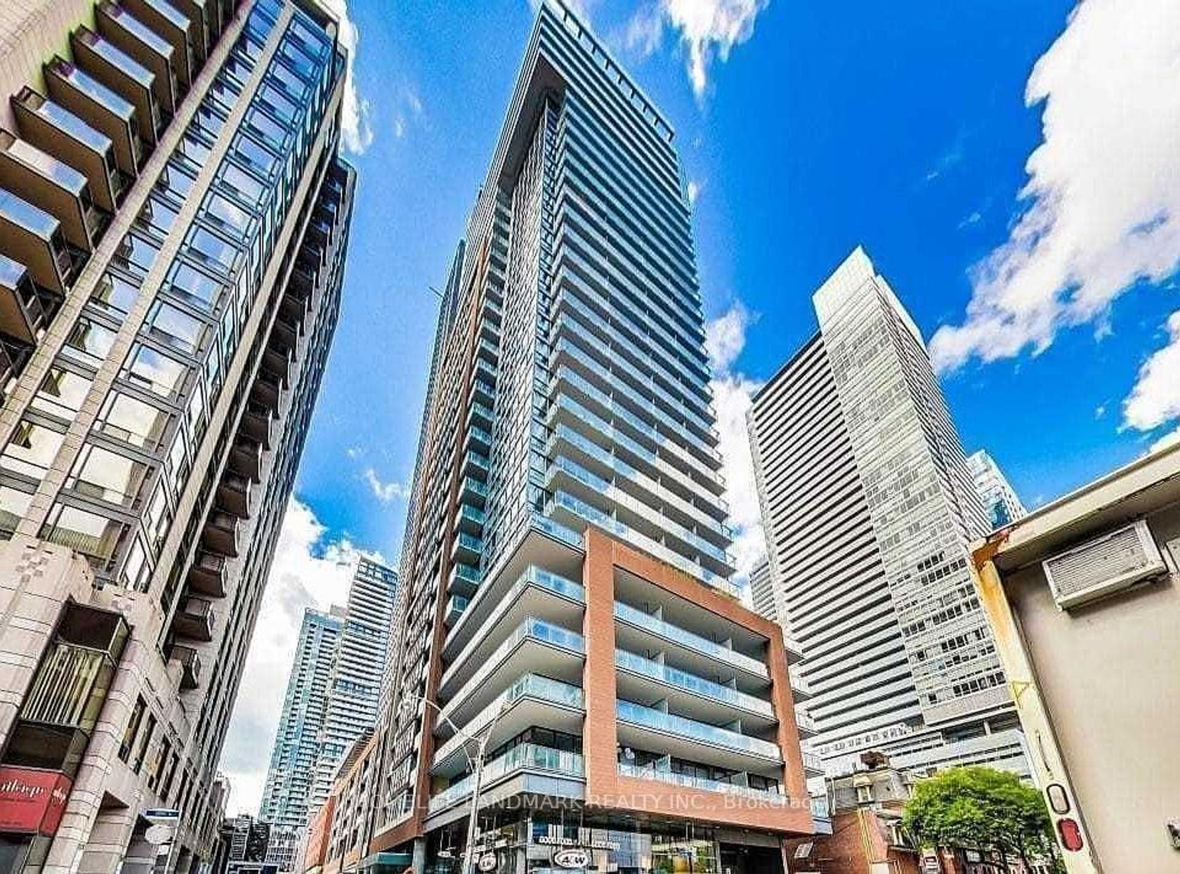 2002 - 8 Mercer Street, Waterfront Communities C1, Toronto by Loree Meneguzzi Real Estate 2002 - 8 Mercer Street, Waterfront Communities C1, Toronto