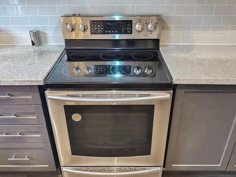 Photo 14 at 3050 EBERLY WOODS Drive, GO Glenorchy, Oakville