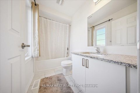 Photo 6 at 115 Air Dancer Crescent, Windfields, Oshawa