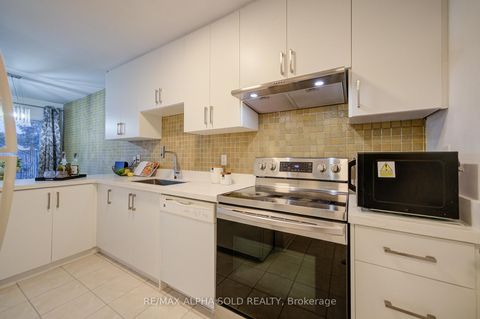 Photo 2 at 36 - 2800 Midland Avenue, Malvern West, Toronto