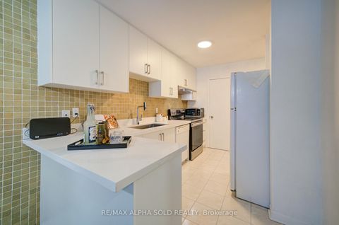 Photo 3 at 36 - 2800 Midland Avenue, Malvern West, Toronto