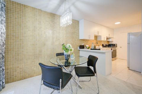 Photo 5 at 36 - 2800 Midland Avenue, Malvern West, Toronto