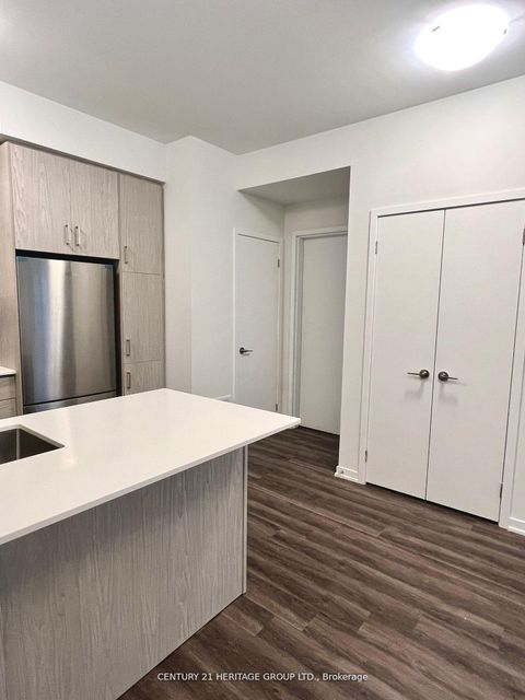 Photo 3 at 78 - 39 Honeycrisp Crescent, Concord, Vaughan