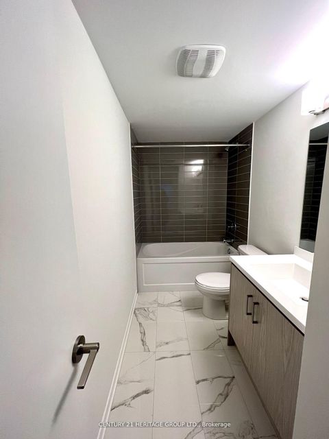 Photo 12 at 78 - 39 Honeycrisp Crescent, Concord, Vaughan