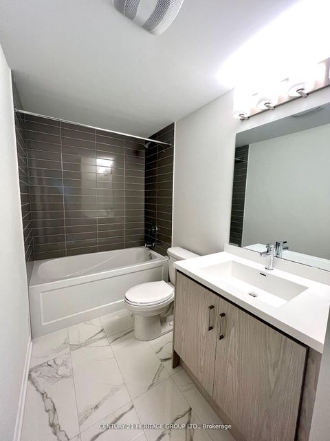 Photo 13 at 78 - 39 Honeycrisp Crescent, Concord, Vaughan