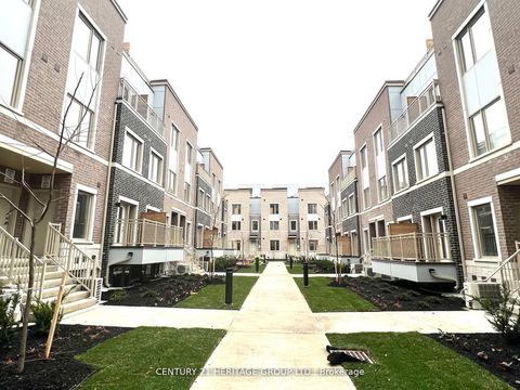 Photo 17 at 78 - 39 Honeycrisp Crescent, Concord, Vaughan