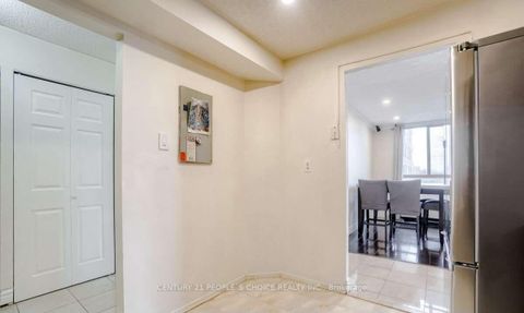 Photo 6 at 411 - 41 Markbrook Lane, Jamestown, Toronto