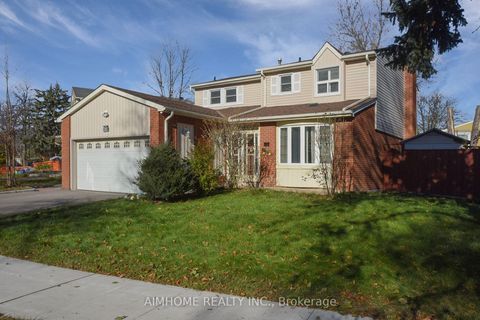 Photo 1 at 28 Longbow Square, Steeles, Toronto