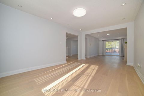 Photo 7 at 28 Longbow Square, Steeles, Toronto