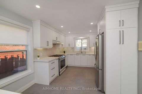 Photo 13 at 28 Longbow Square, Steeles, Toronto